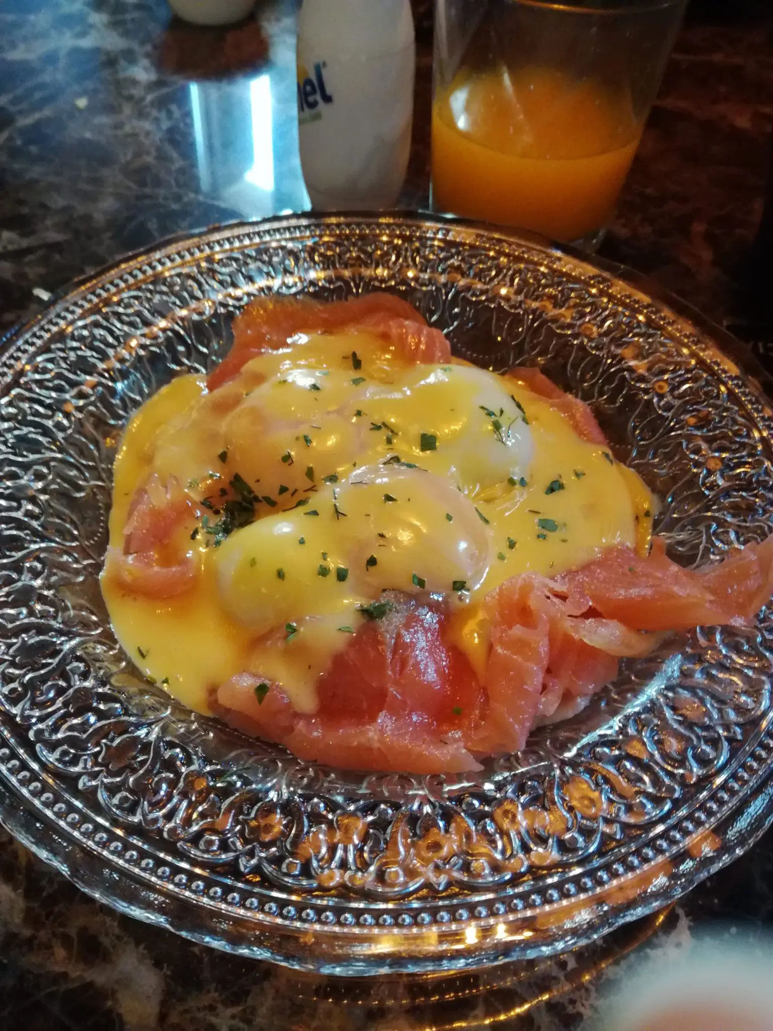 brunch en el Café Comercial - huevos benedict