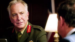 ESPÍAS DESDE EL CIELO es la película póstuma de Alan Rickman