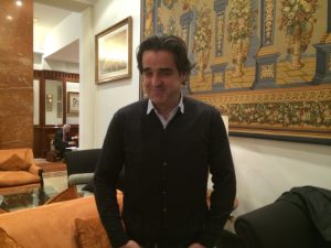 El director E. Falcone nos saluda tras la charla