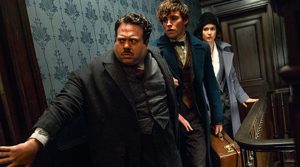 Jacob Kowalski (Dan Fogler), Newt Scamander y Propertina Godlstein (Katherine Waterston)