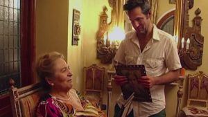 Muchos hijos, un mono y un castillo Julita y su hijo Gustavo en MUCHOS HIJOS, UN MONO Y UN CASTILLO