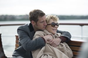 Jamie Bell y Annette Bening en LAS ESTRELLAS DE CINE NO MUEREN EN LIVERPOOL