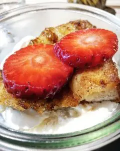 Torrija sobre leche merengada, en el restaurante Tagomago de Madrid