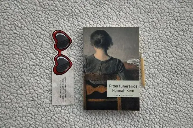 Ritos Funerarios - HANNAH KENT