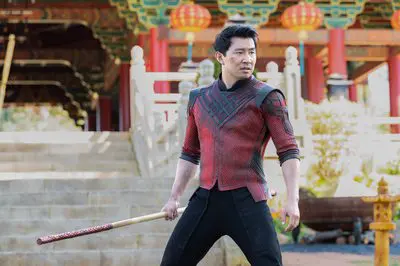 SHANG-CHI Y LA LEYENDA DE LOS 10 ANILLOS