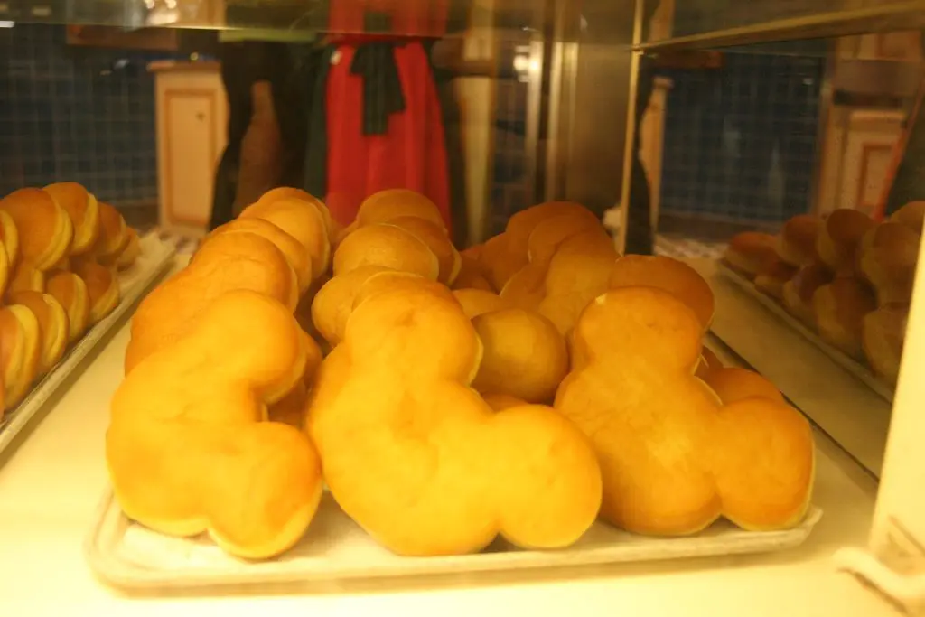 DISNEYLAND PARÍS. Dulces temáticos con la forma de la cabeza de Mickey