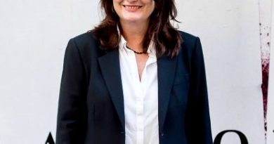 Adelfa Calvo - El Autor