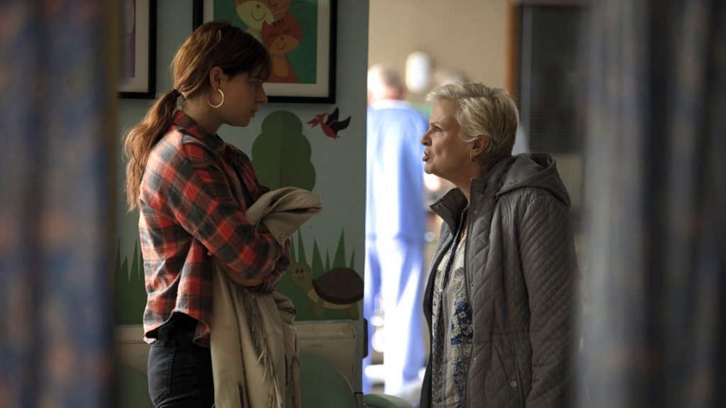 Jessie Buckley y Julie Walters
