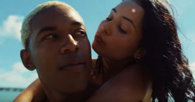 UN MOMENTO EN EL TIEMPO – WAVES