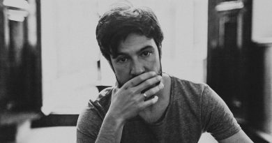 Sea Wall, por Nacho Aldeguer