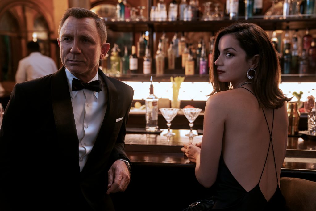 Sin tiempo para moriJames Bond (Daniel Craig) and Paloma (Ana de Armas) en Sin tiempo para morir (NO TIME TO DIE)   an EON Productions and Metro Goldwyn Mayer Studios film Credit: Nicola Dove © 2020 DANJAQ, LLC AND MGM.  ALL RIGHTS RESERVED.r