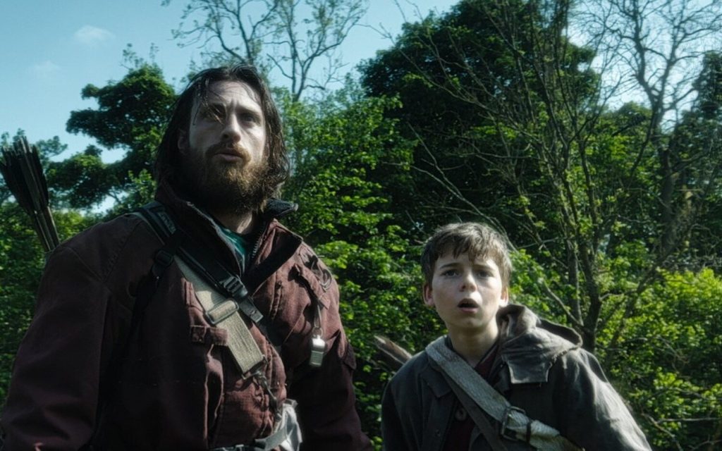 Aaron Taylor-Johnson y Alfie Williams, padre e hijo en esta ficción de infectados, en 28 años despues