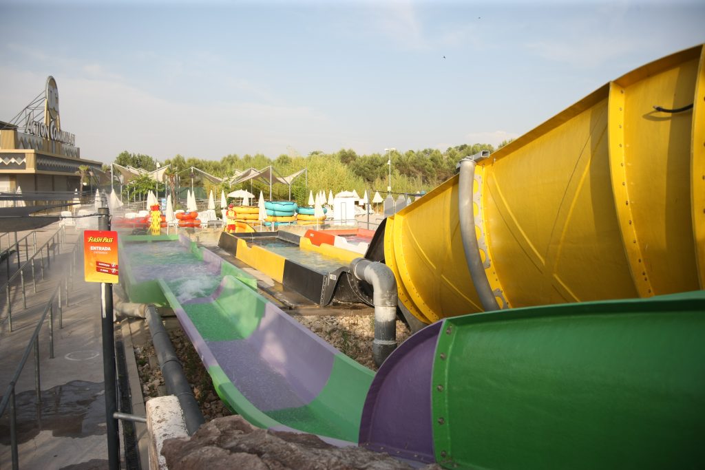 Una vista de la caída de los toboganes