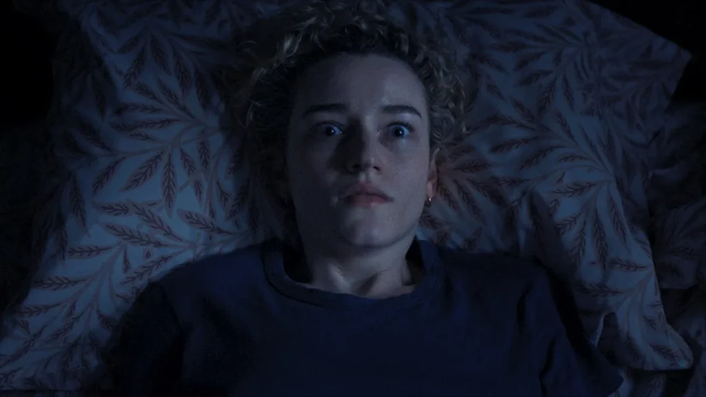 Julia Garner, de compartir anuncios de Nesspreso con George Clooney a ser Silver Surfer en LOS 4 FANTÁSTICOS y protagonizar una de las películas de terror de la temporada . WEAPONS
