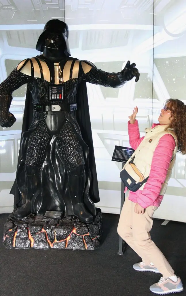 La exposición se abre con esta figura de Darth Vader a tamaño real (El imperio FAN contraataca