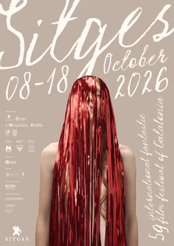 Cartel de Sitges 2026: «Cartel del Festival de Sitges 2026 con una figura cubierta por largas tiras rojas y las fechas del 8 al 18 de octubre.»